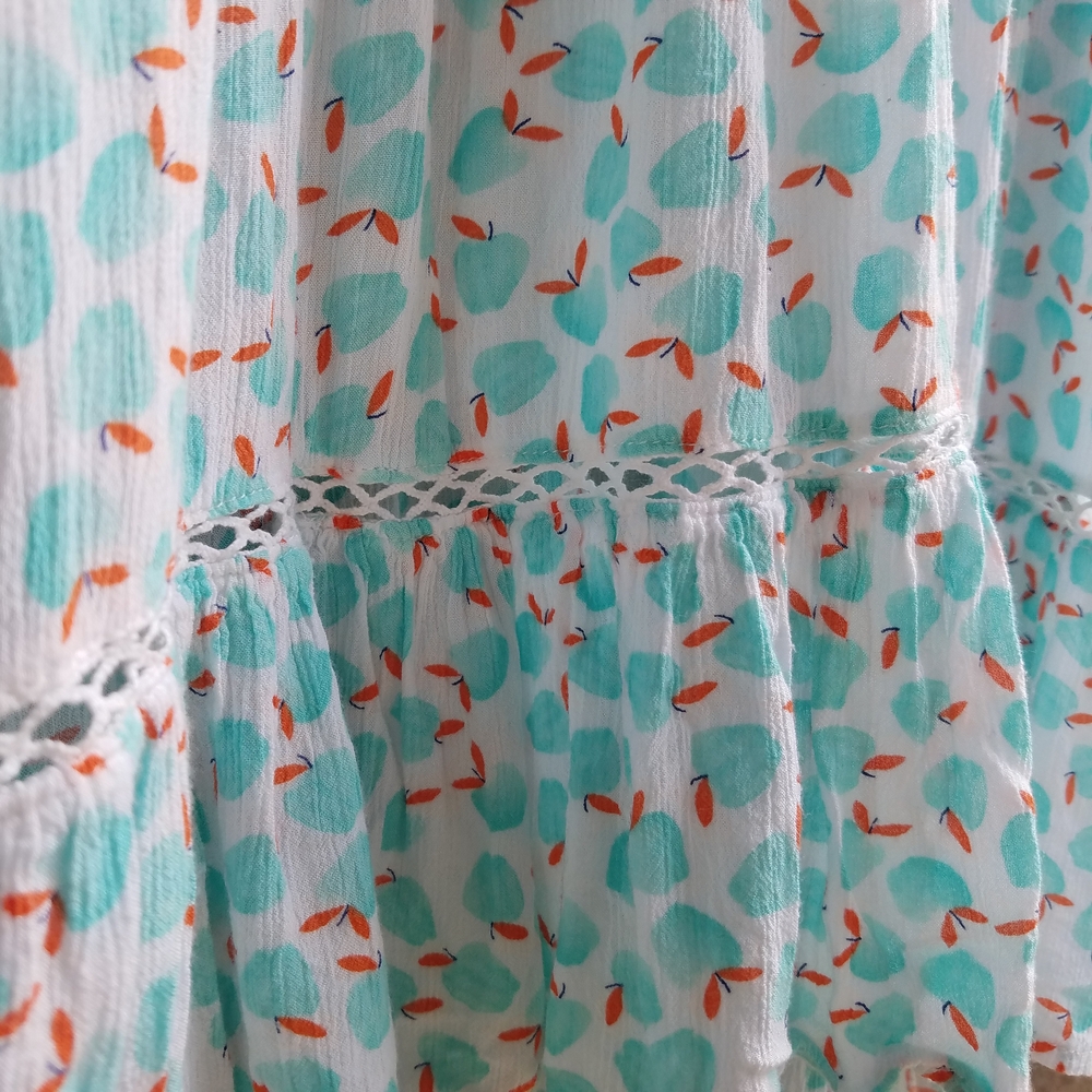 DEMOCRACY Springtime Floral Blouse APPLE  Leaf Pattern and Quarter Length Ruffle - Picture 5 of 8